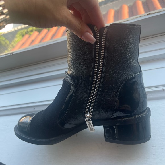 Chanel ankle boots size 5.5 - Picture 4 of 7